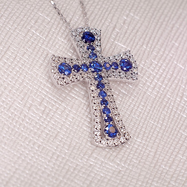 Cruciulita Unisex din Aur cu Diamante si Safire pan1581